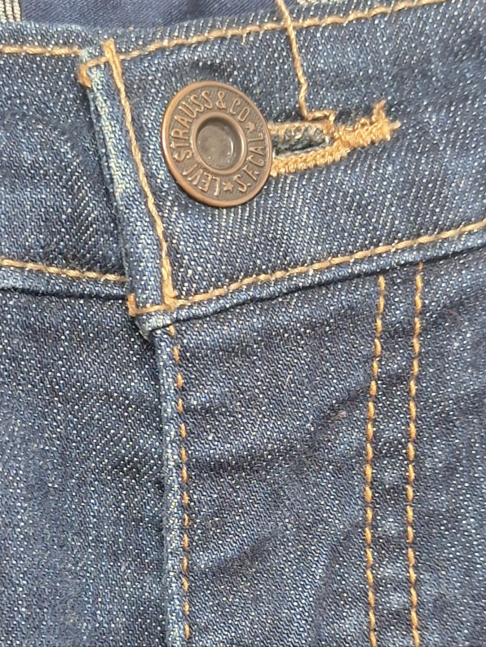 Levi’s 512 Perfectly Slimming Bootcut Dark Wash Embellished Pocket Jeans - Picture 7 of 10